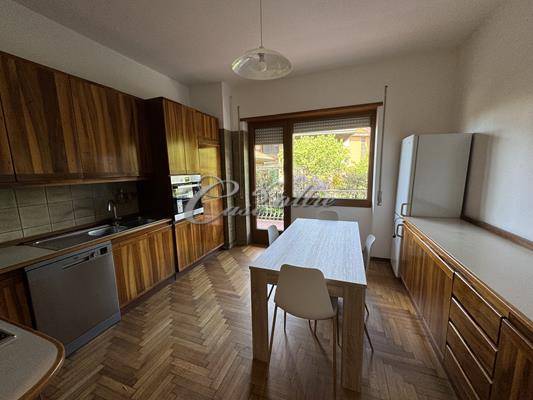 Immagine 11 di Appartamento in vendita  in Via Monteverde a Como