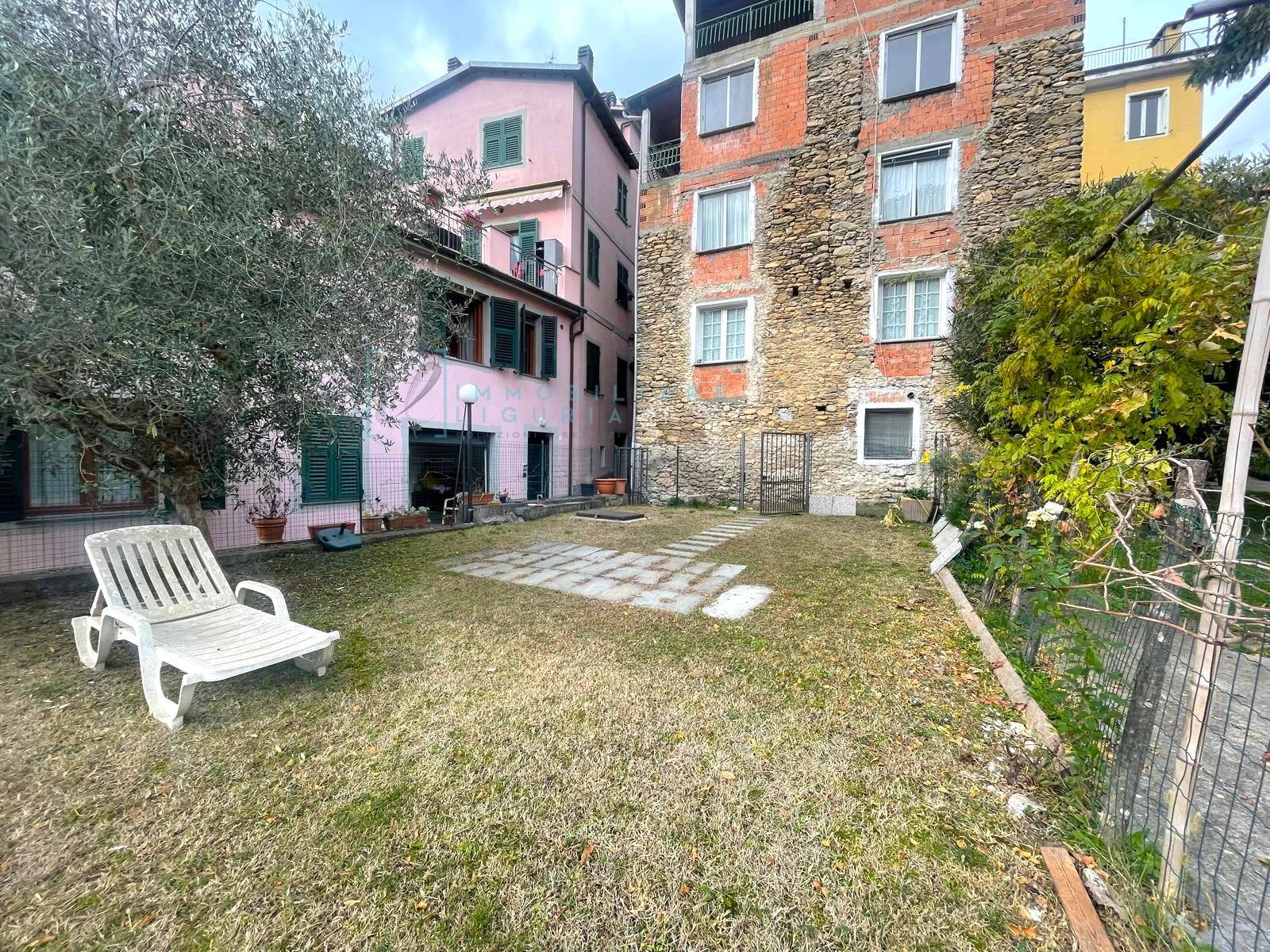 Immagine 12 di Appartamento in vendita  in Via Al frantoio a Vessalico