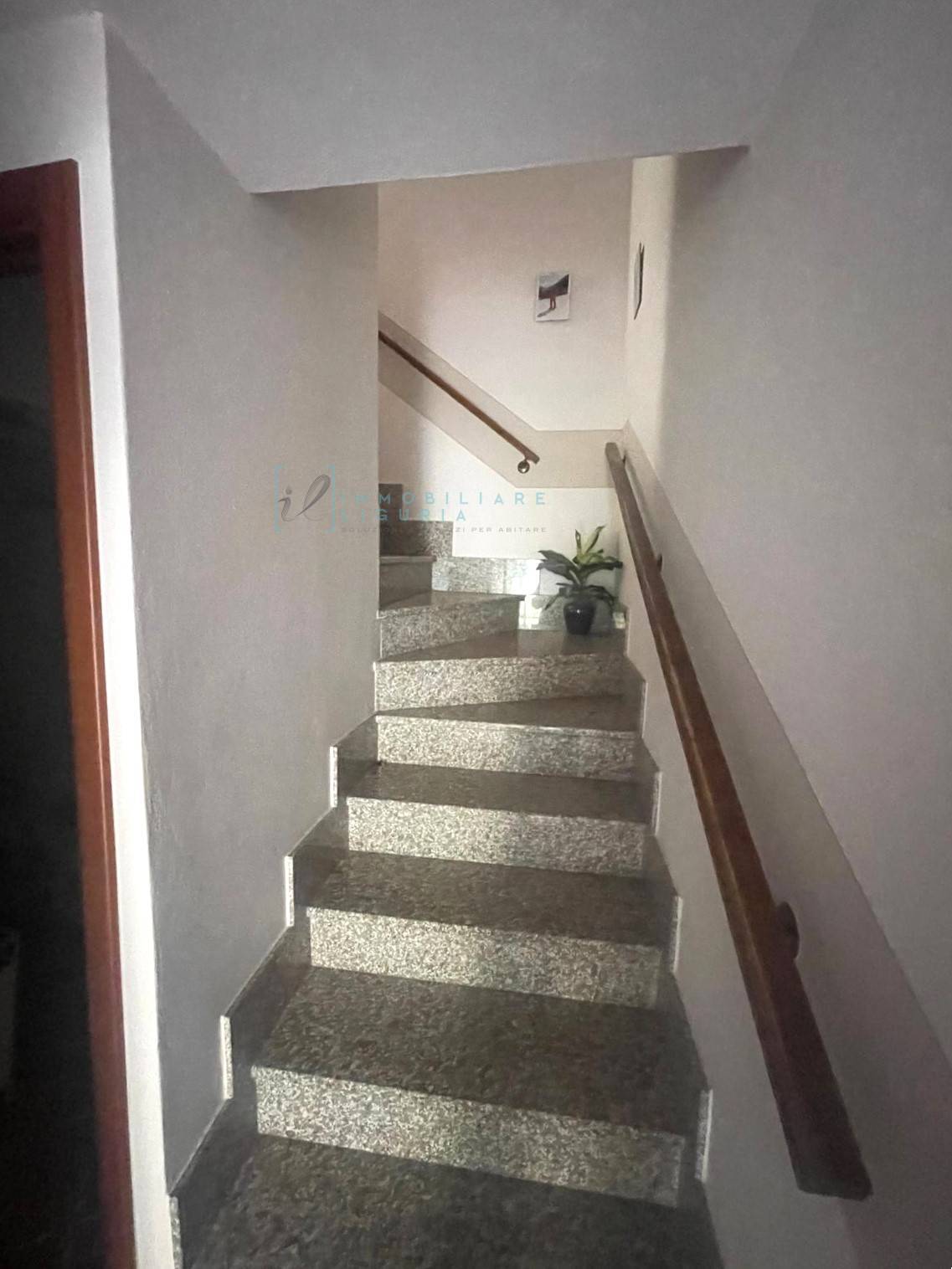 Immagine 18 di Appartamento in vendita  in Via Al frantoio a Vessalico