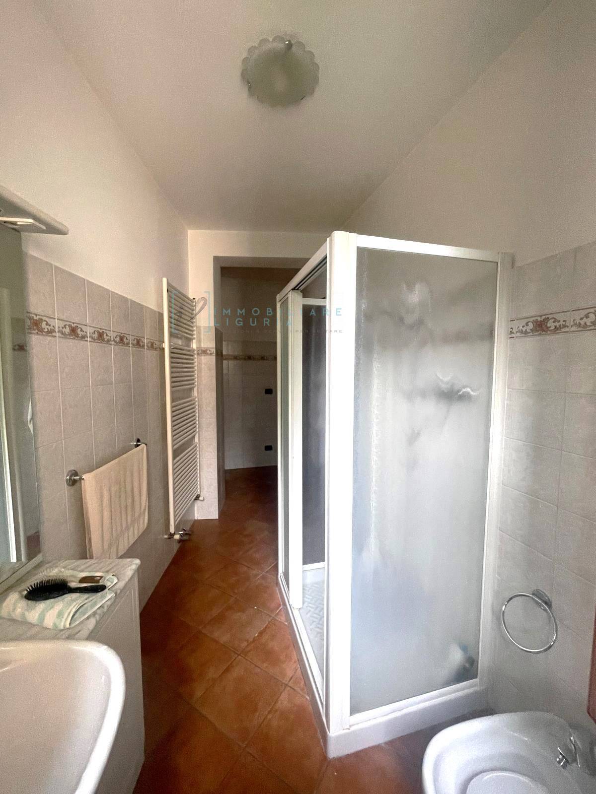 Immagine 29 di Appartamento in vendita  in Via Al frantoio a Vessalico