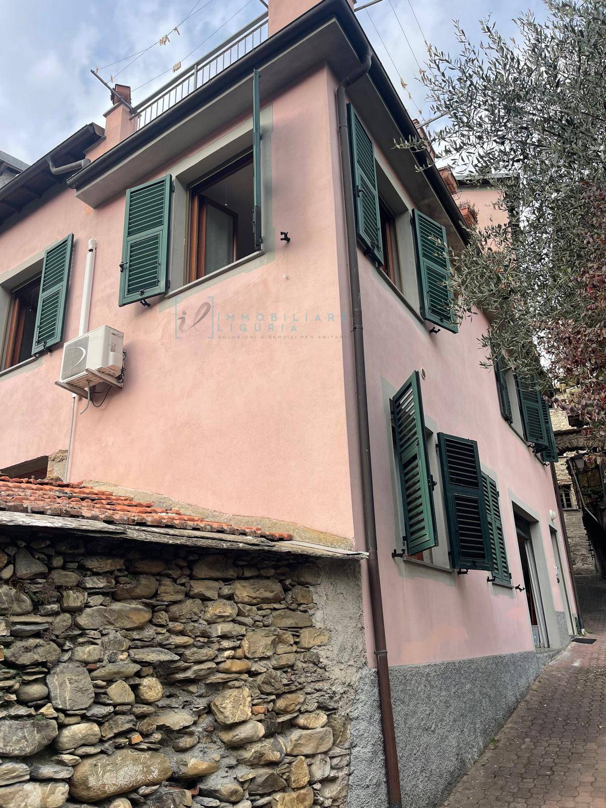 Immagine 38 di Appartamento in vendita  in Via Al frantoio a Vessalico