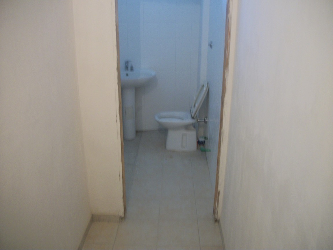 Immagine 9 di Negozio in vendita  in via Carlo Citerni a Roma