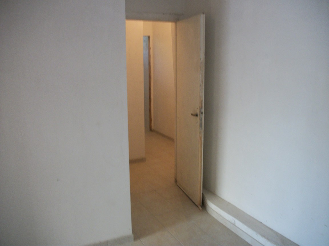 Immagine 11 di Negozio in vendita  in via Carlo Citerni a Roma