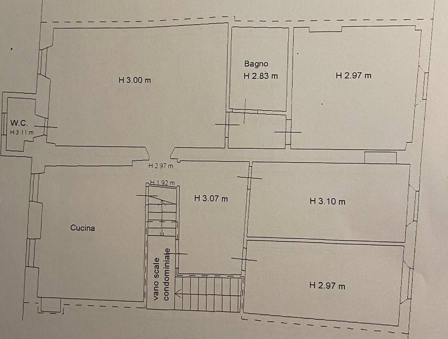 Immagine 46 di Appartamento in vendita  71 a Lucca