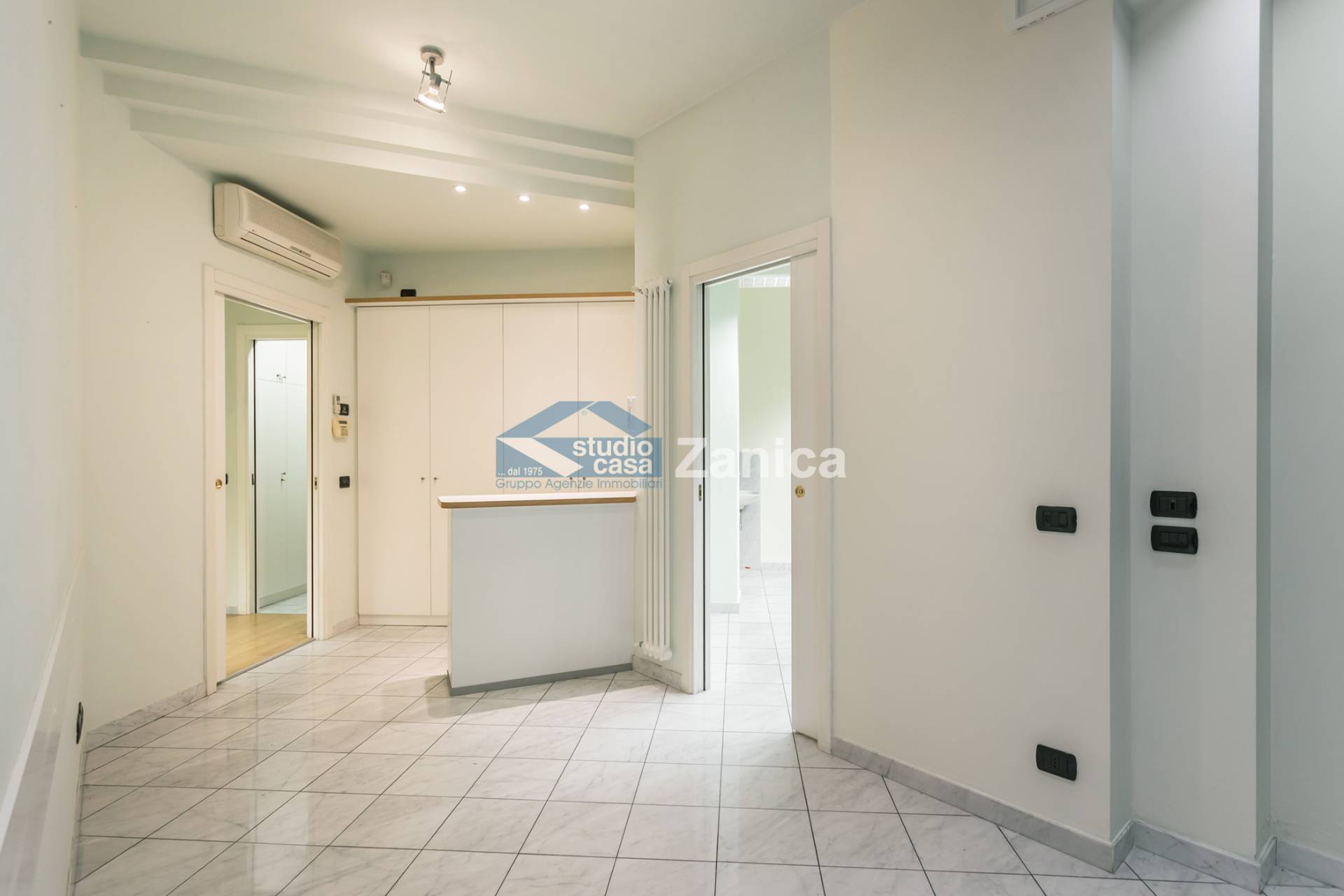 Immagine 5 di Negozio in vendita  in Via Andrea Previtali a Bergamo