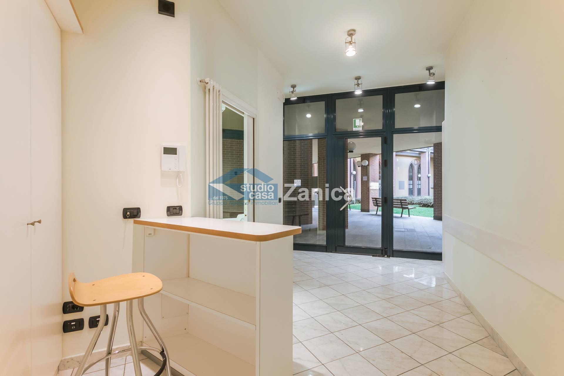 Immagine 6 di Negozio in vendita  in Via Andrea Previtali a Bergamo