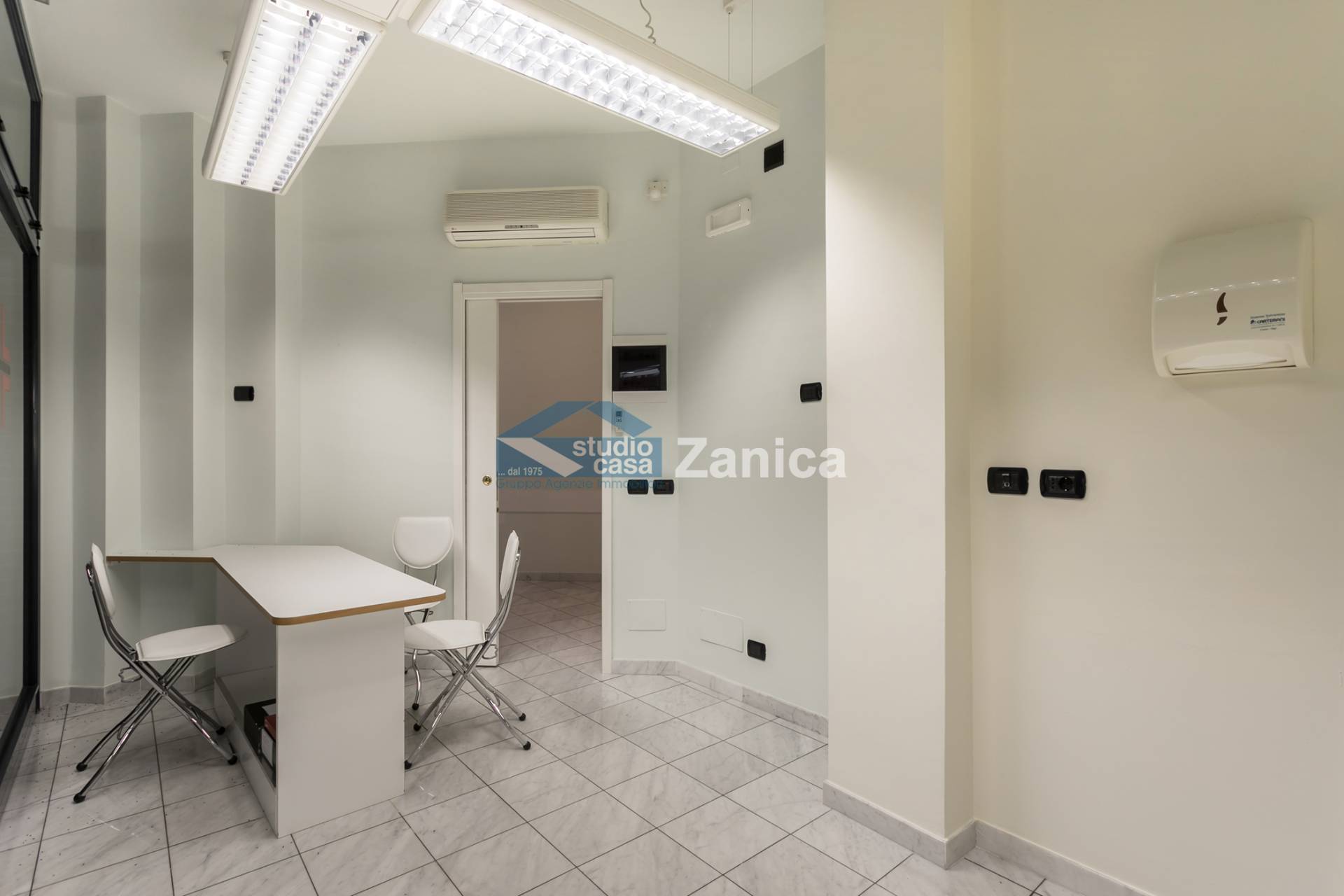 Immagine 7 di Negozio in vendita  in Via Andrea Previtali a Bergamo