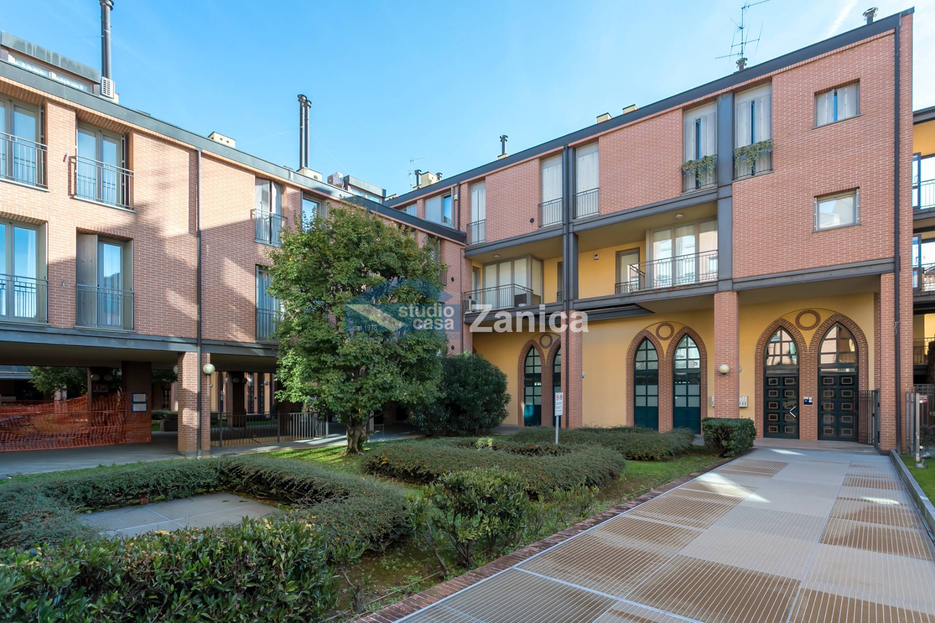 Immagine 9 di Negozio in vendita  in Via Andrea Previtali a Bergamo