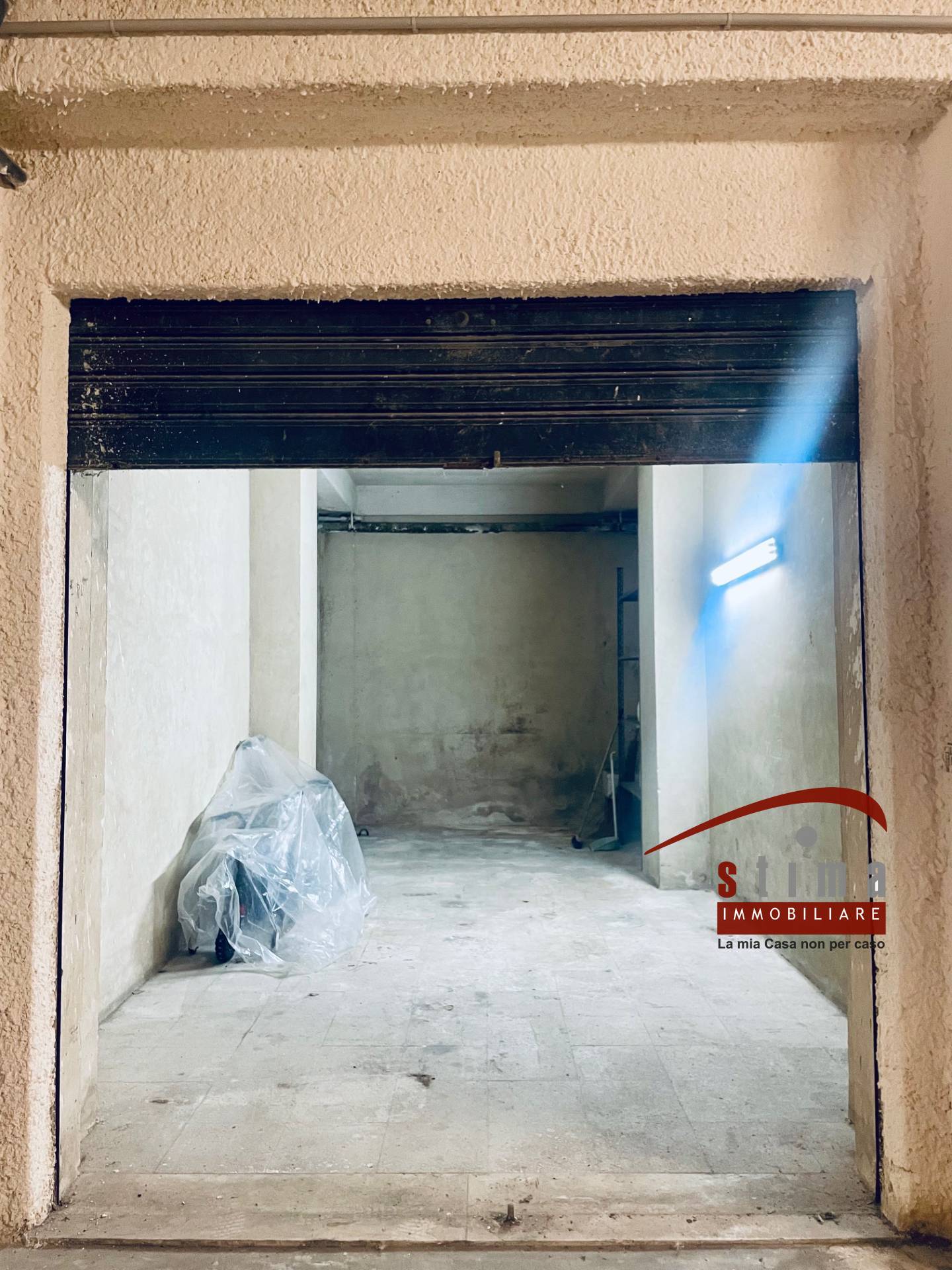 Immagine 3 di Magazzino in vendita  in via barresi 9 a Siracusa