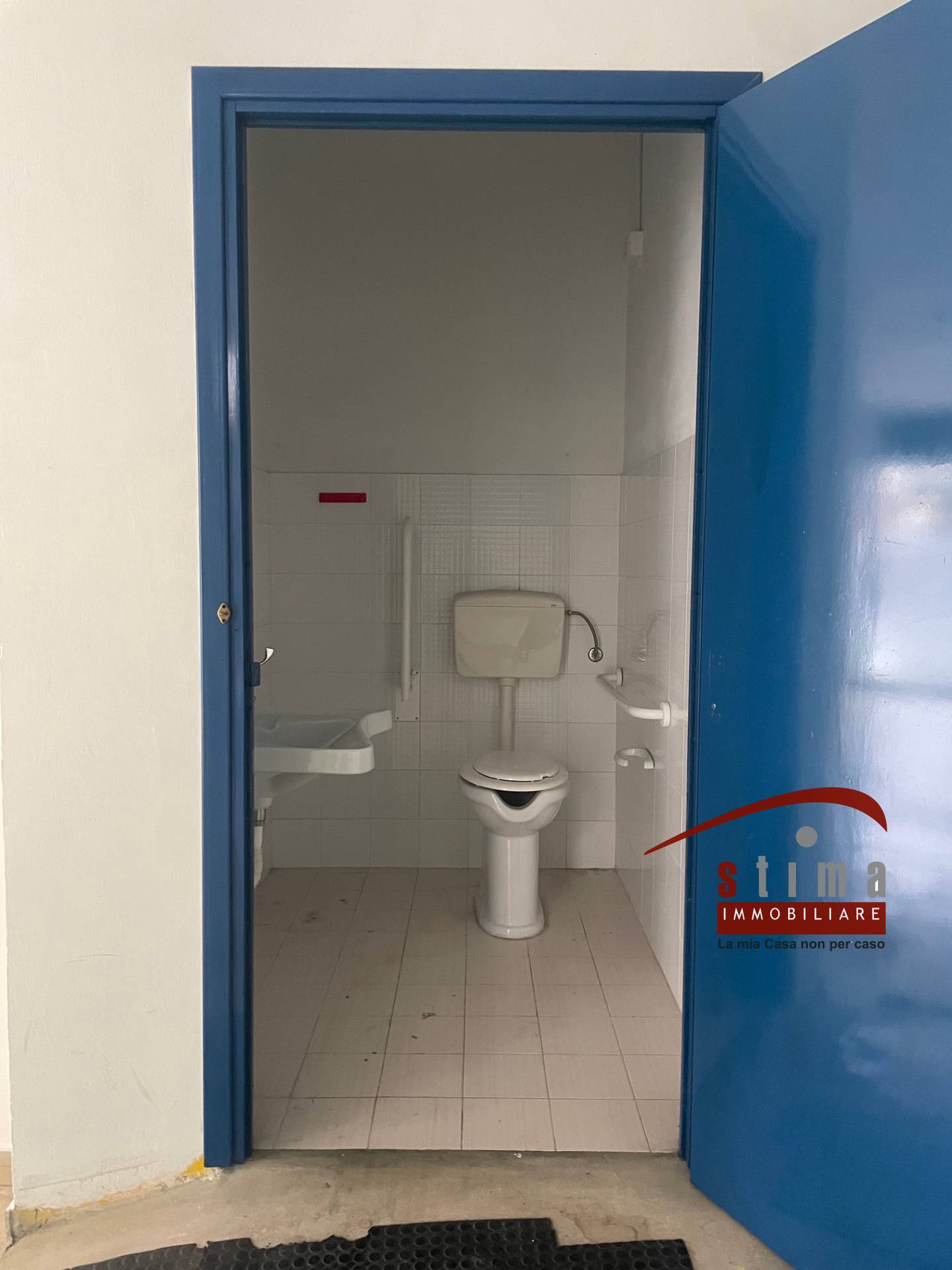 Immagine 20 di Locale commerciale in affitto  in via polibio 75 a Siracusa