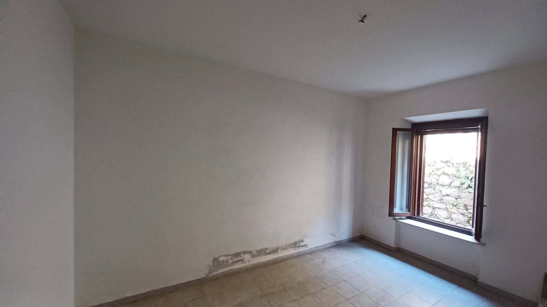 Immagine 8 di Appartamento in vendita  in Via Roma 87 a Arnara