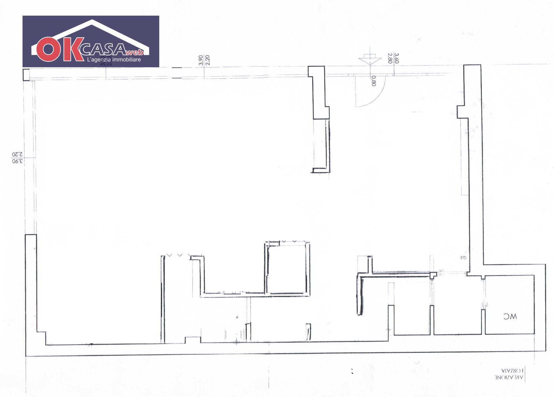 Immagine 13 di Attività commerciale in affitto  in via quarto ponte a Verona