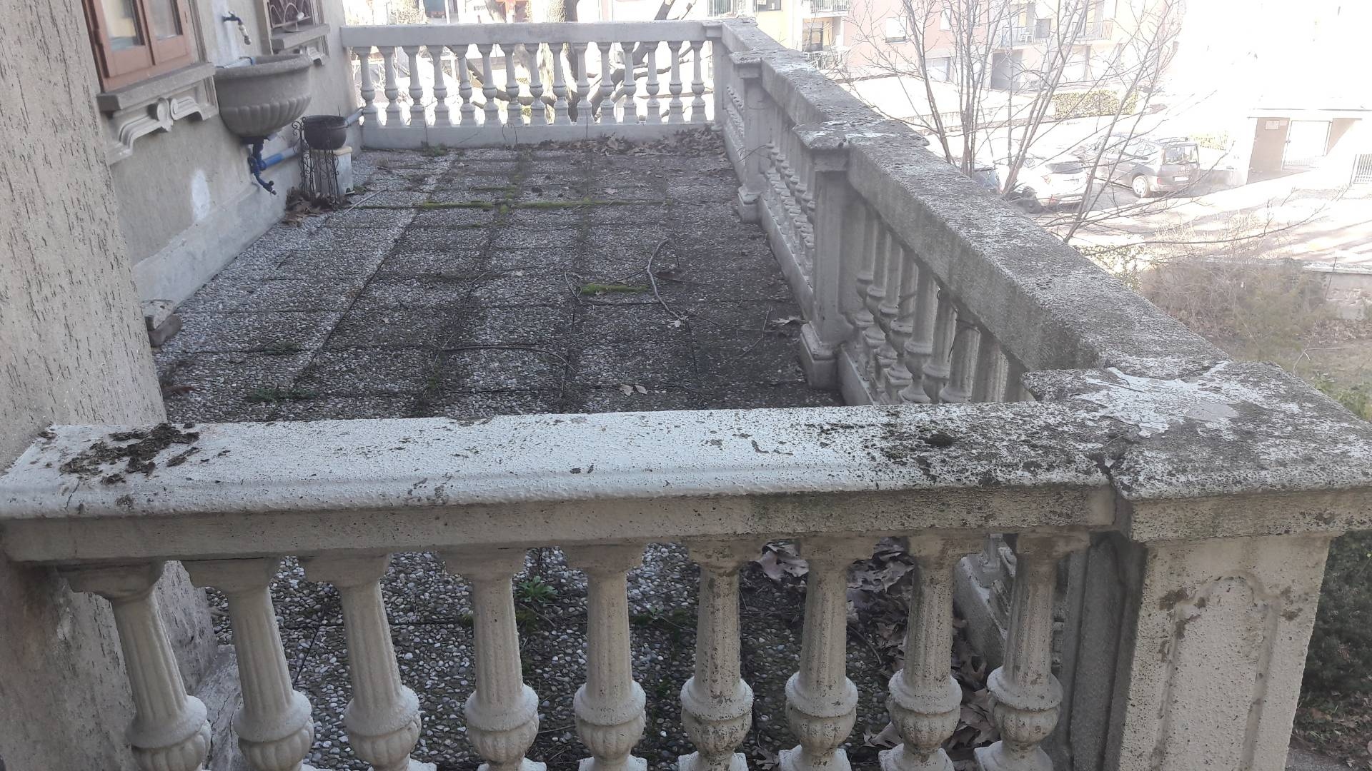 Immagine 3 di Villa in vendita  a Besano