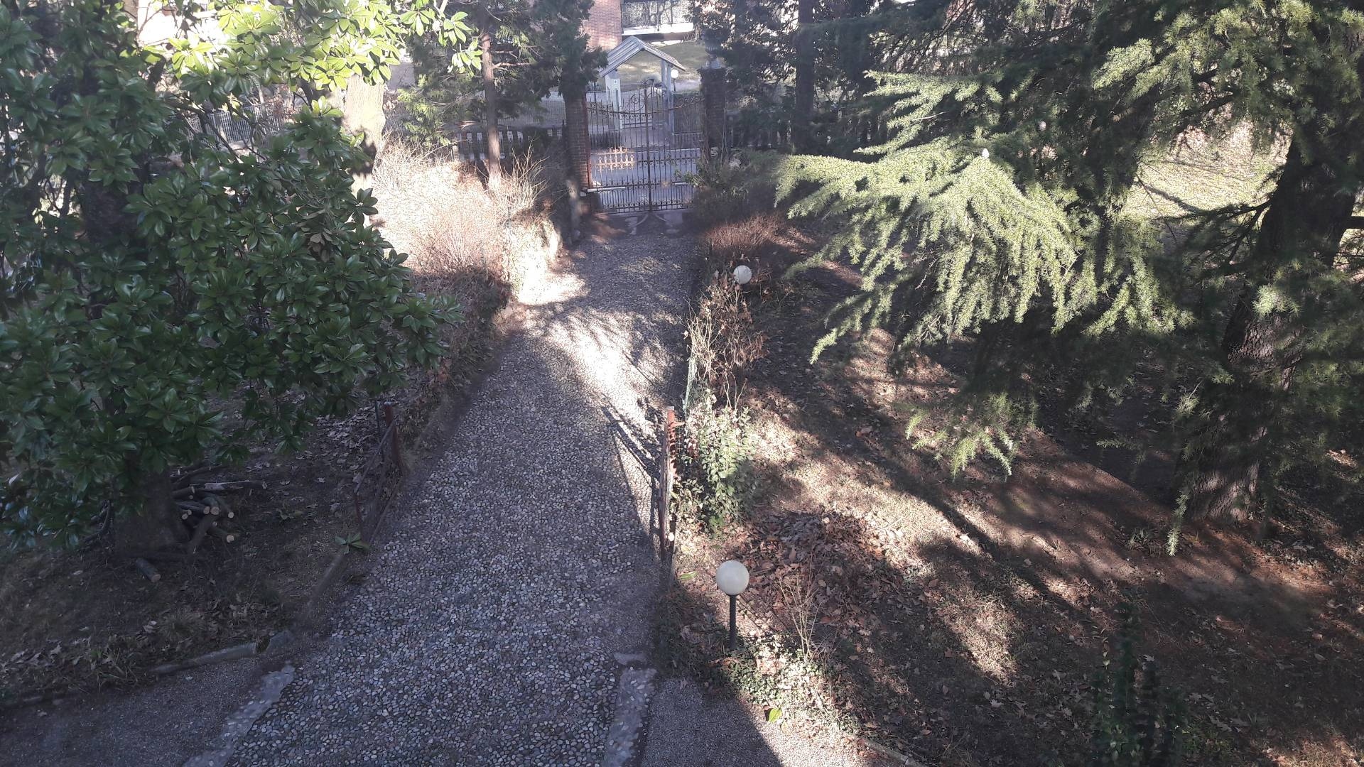 Immagine 5 di Villa in vendita  a Besano