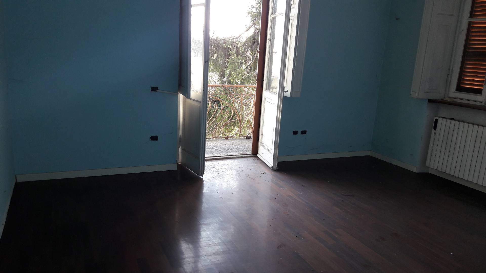 Immagine 14 di Villa in vendita  a Besano