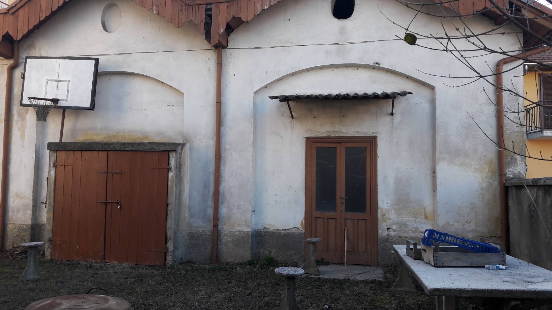 Immagine 21 di Villa in vendita  a Besano