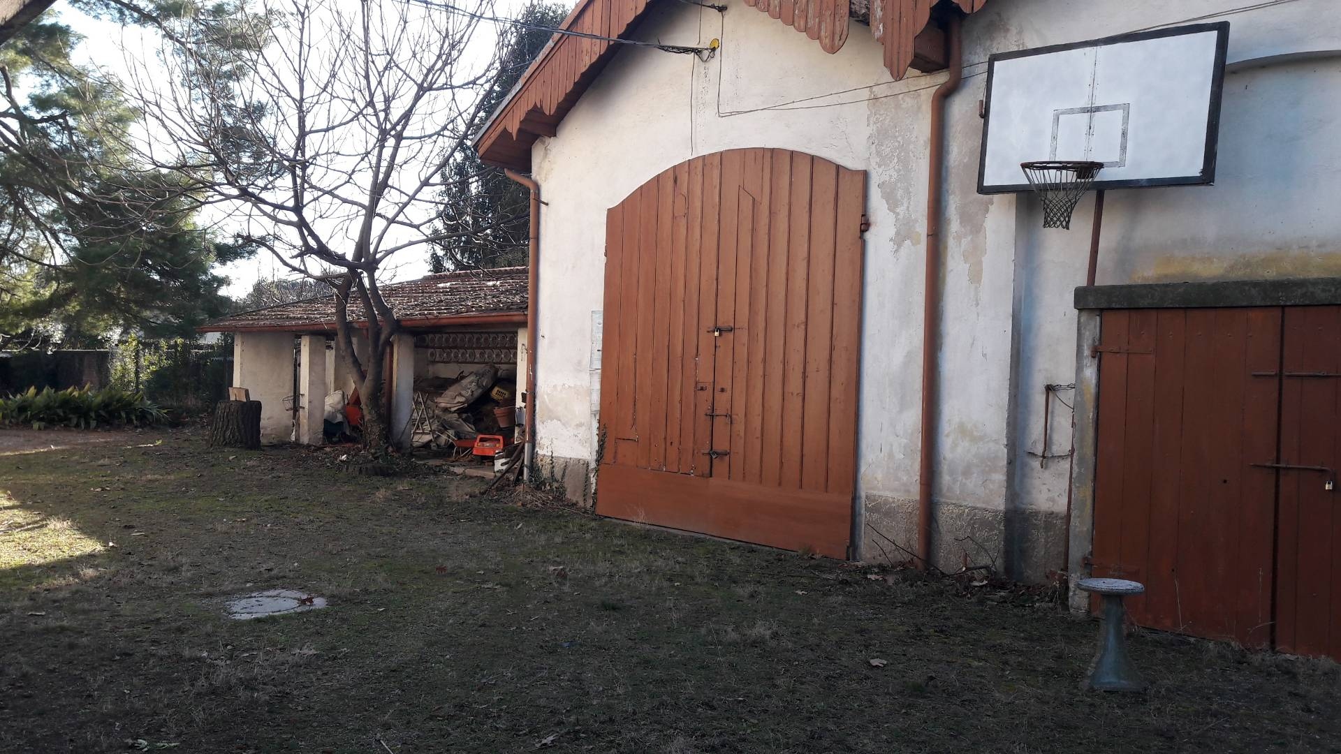 Immagine 23 di Villa in vendita  a Besano