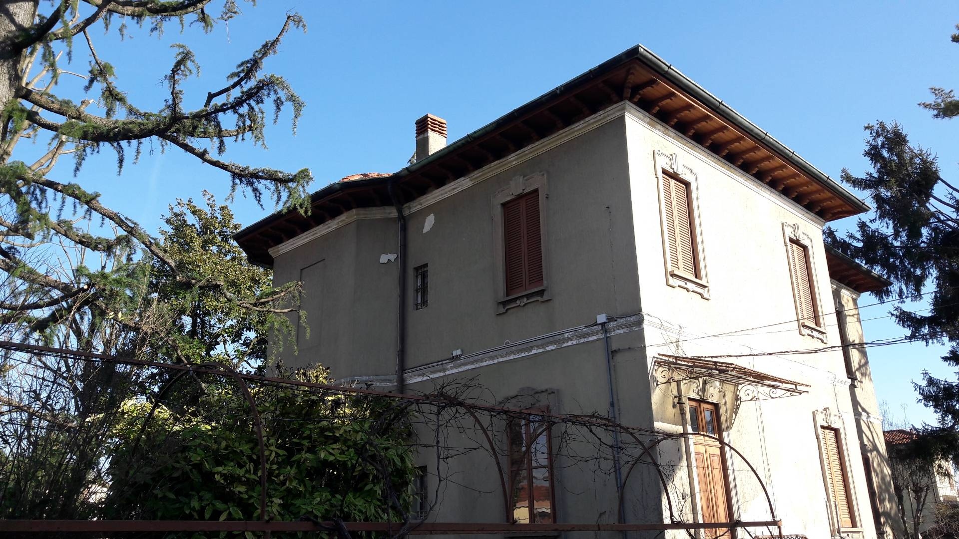 Immagine 4 di Villa in vendita  a Besano