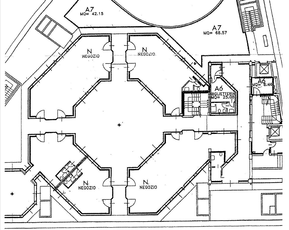 Immagine 27 di Negozio in vendita  in Roma a Gallarate