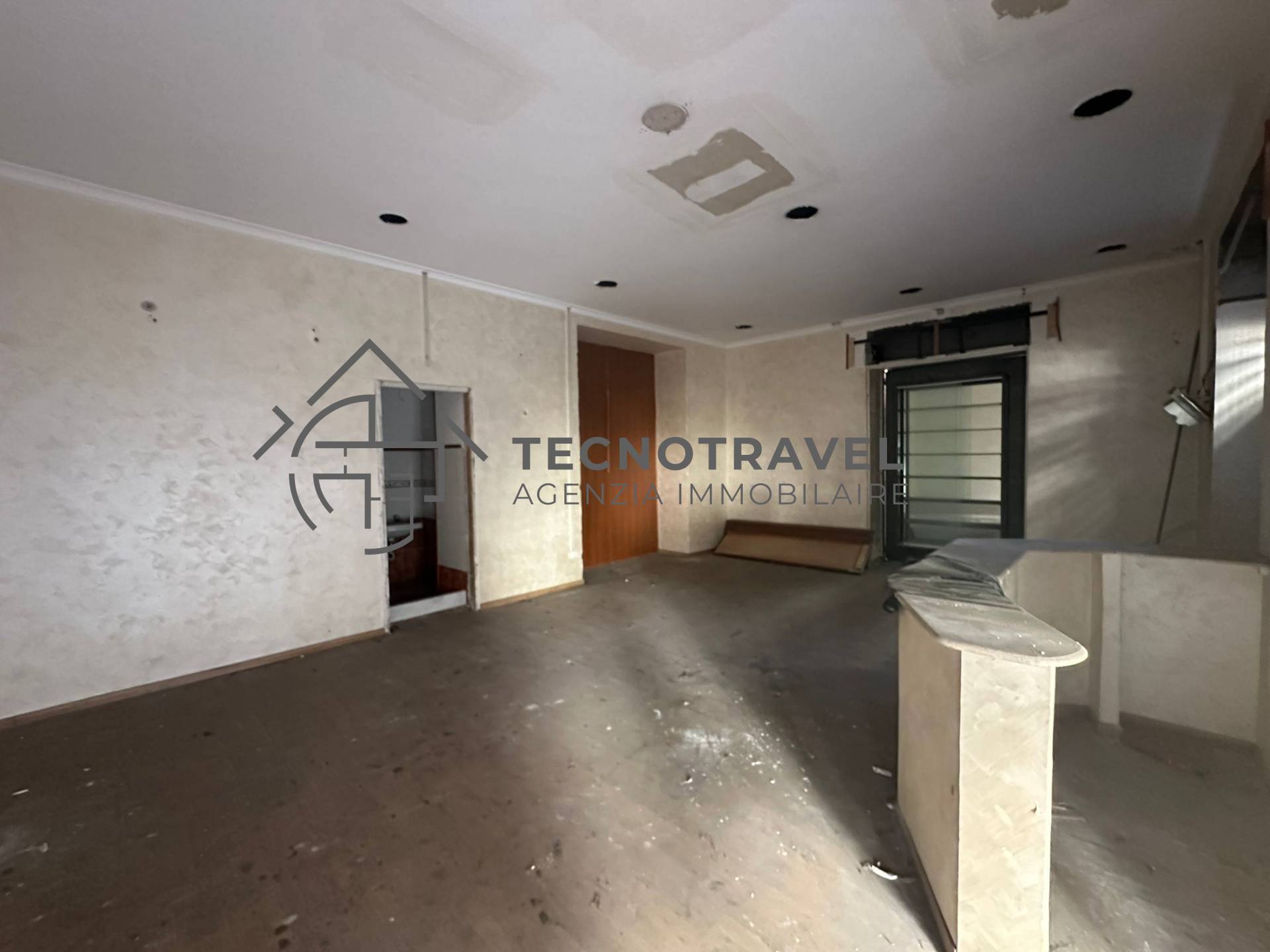 Immagine 5 di Locale commerciale in affitto  in via de santis 1 a Casoria