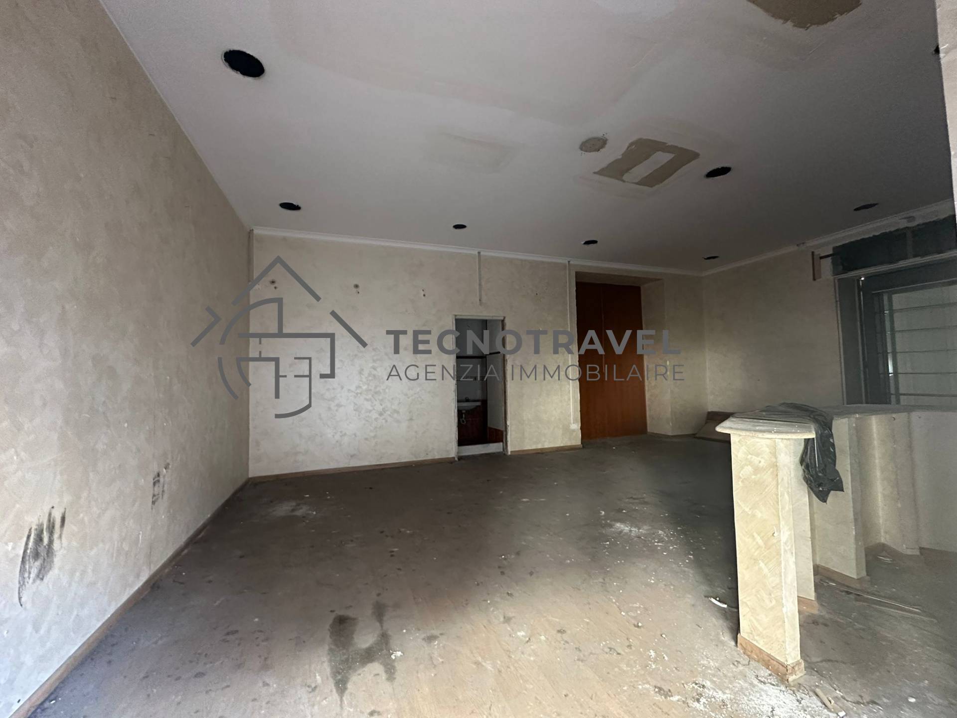 Immagine 6 di Locale commerciale in affitto  in via de santis 1 a Casoria