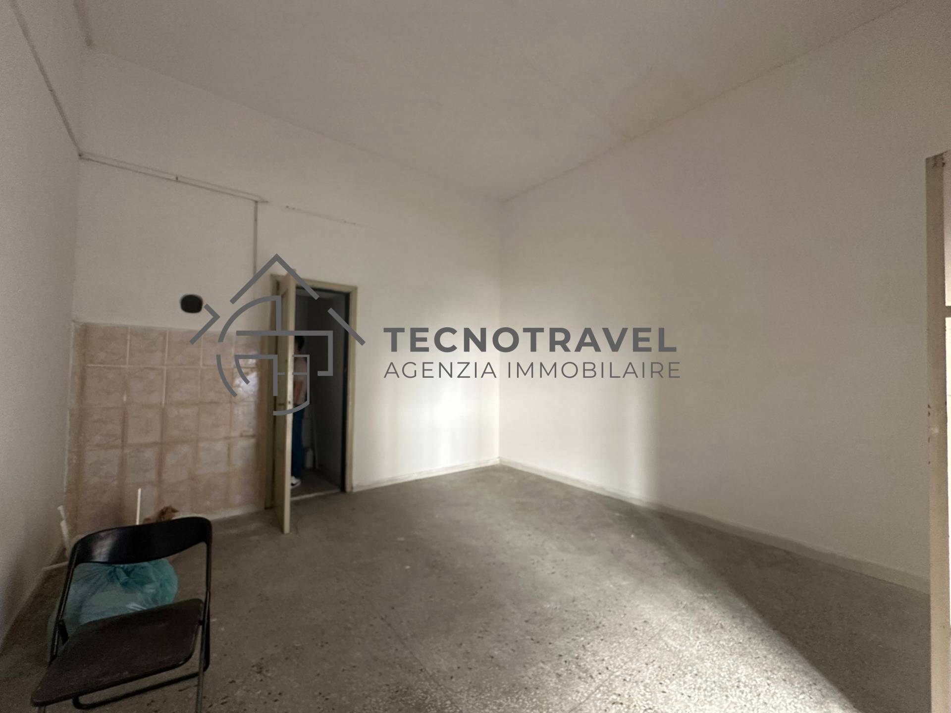 Immagine 8 di Locale commerciale in affitto  in via de santis 1 a Casoria