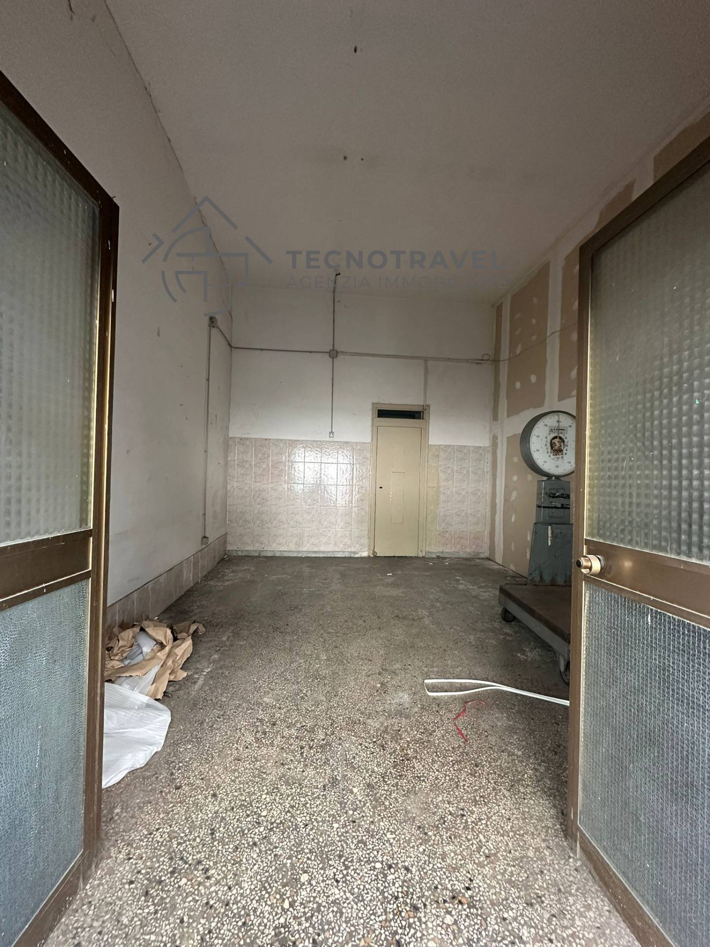 Immagine 10 di Locale commerciale in affitto  in via de santis 1 a Casoria