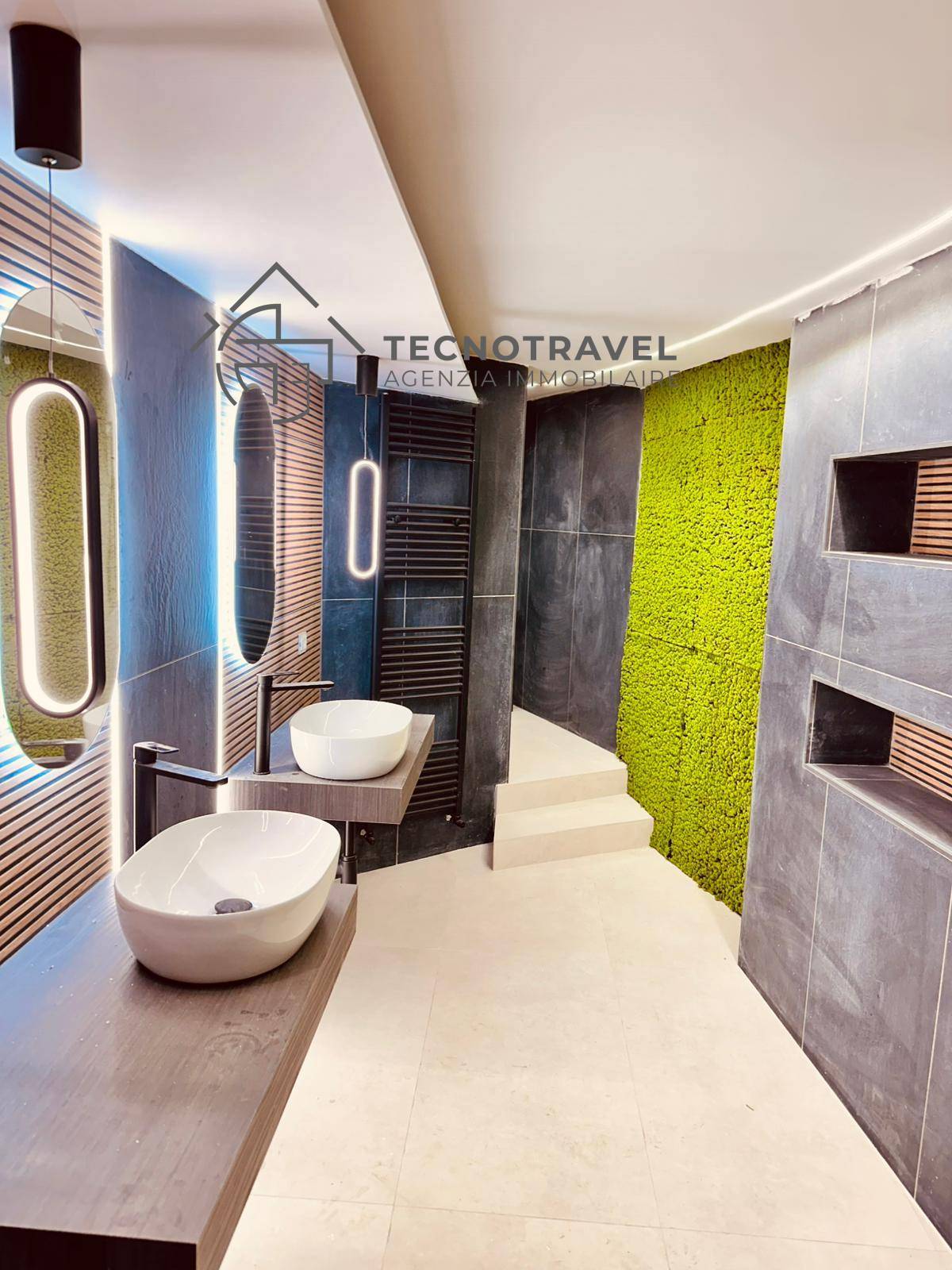 Immagine 12 di Appartamento in vendita  in via del parco carelli 42 a Napoli