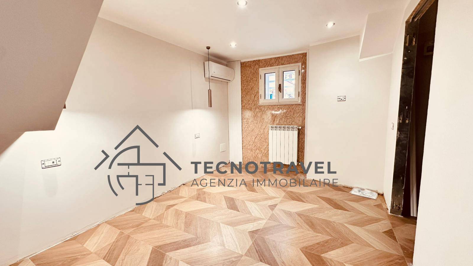 Immagine 7 di Appartamento in vendita  in via del parco carelli 42 a Napoli