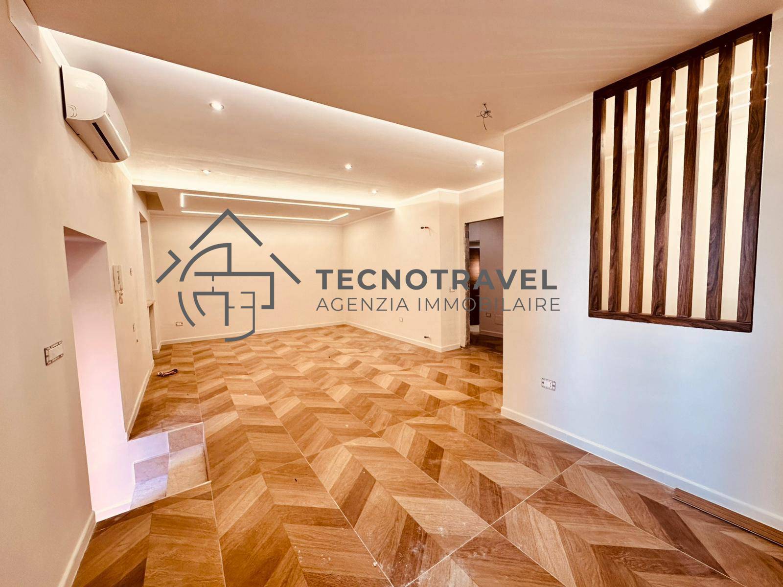 Immagine 5 di Appartamento in vendita  in via del parco carelli 42 a Napoli