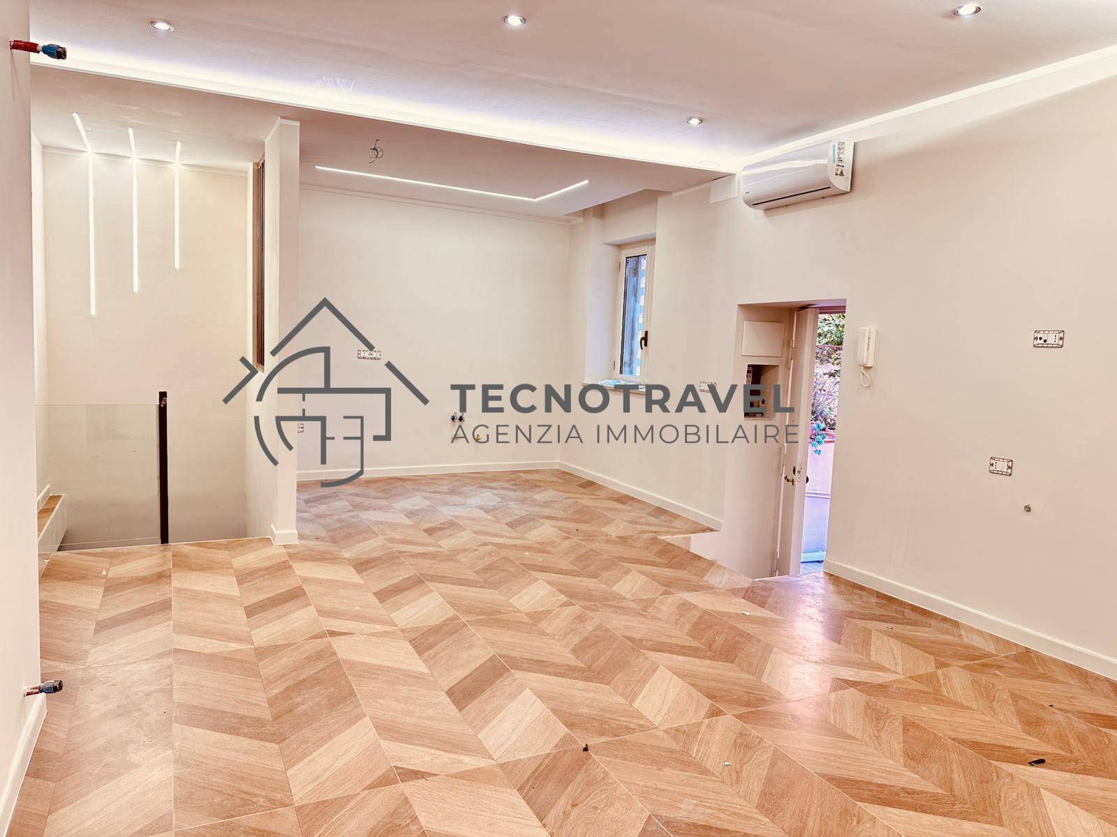 Immagine 4 di Appartamento in vendita  in via del parco carelli 42 a Napoli