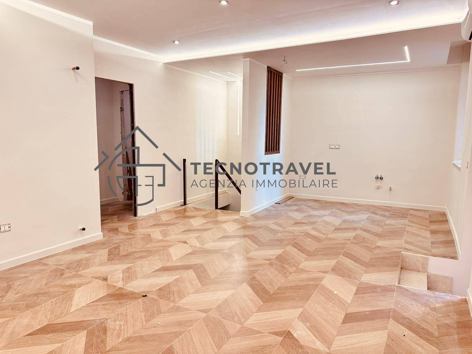 Immagine 6 di Appartamento in vendita  in via del parco carelli 42 a Napoli