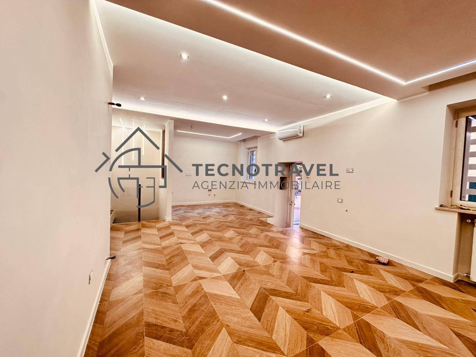 Immagine 8 di Appartamento in vendita  in via del parco carelli 42 a Napoli