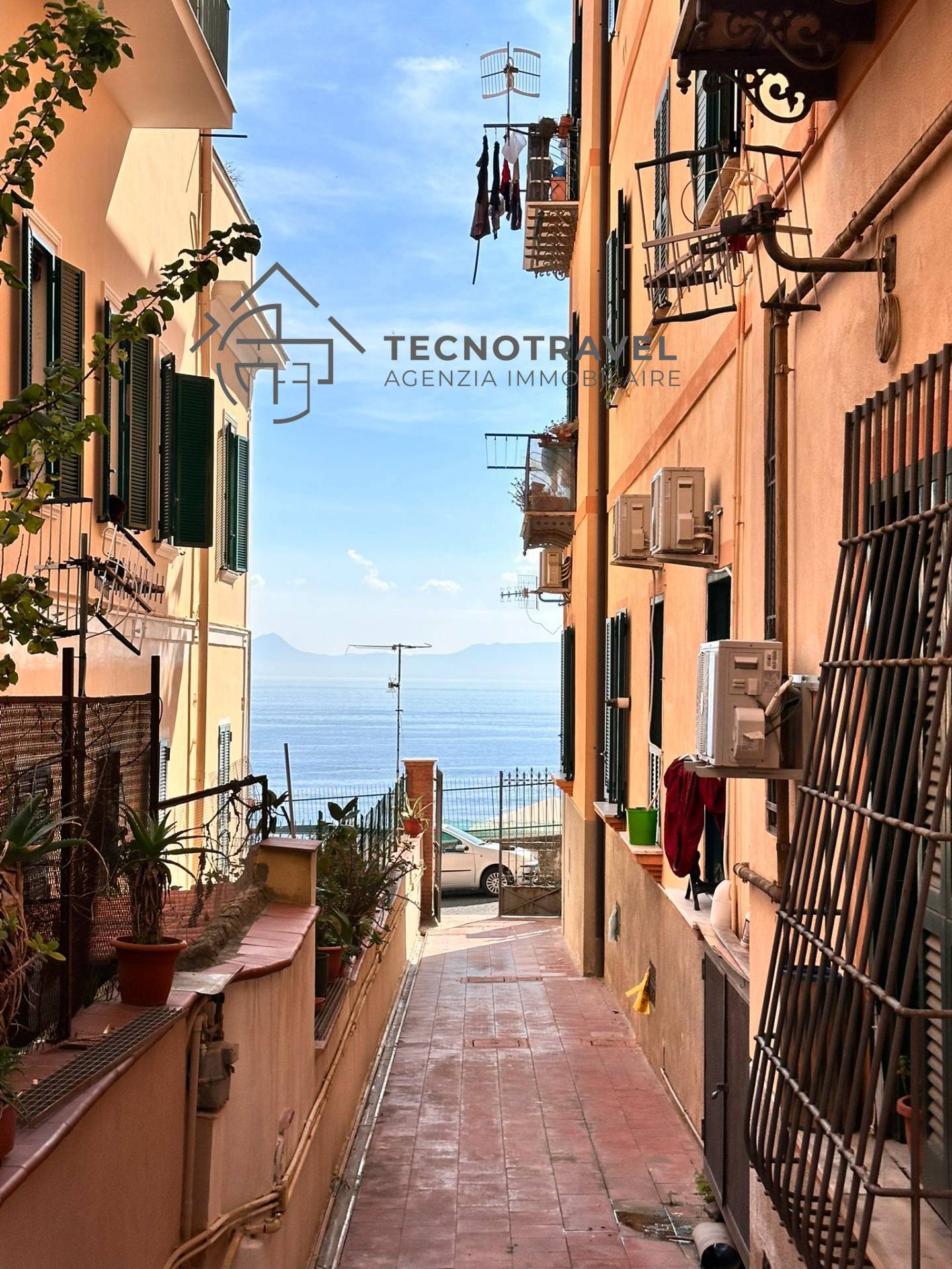 Immagine 15 di Appartamento in vendita  in via del parco carelli 42 a Napoli