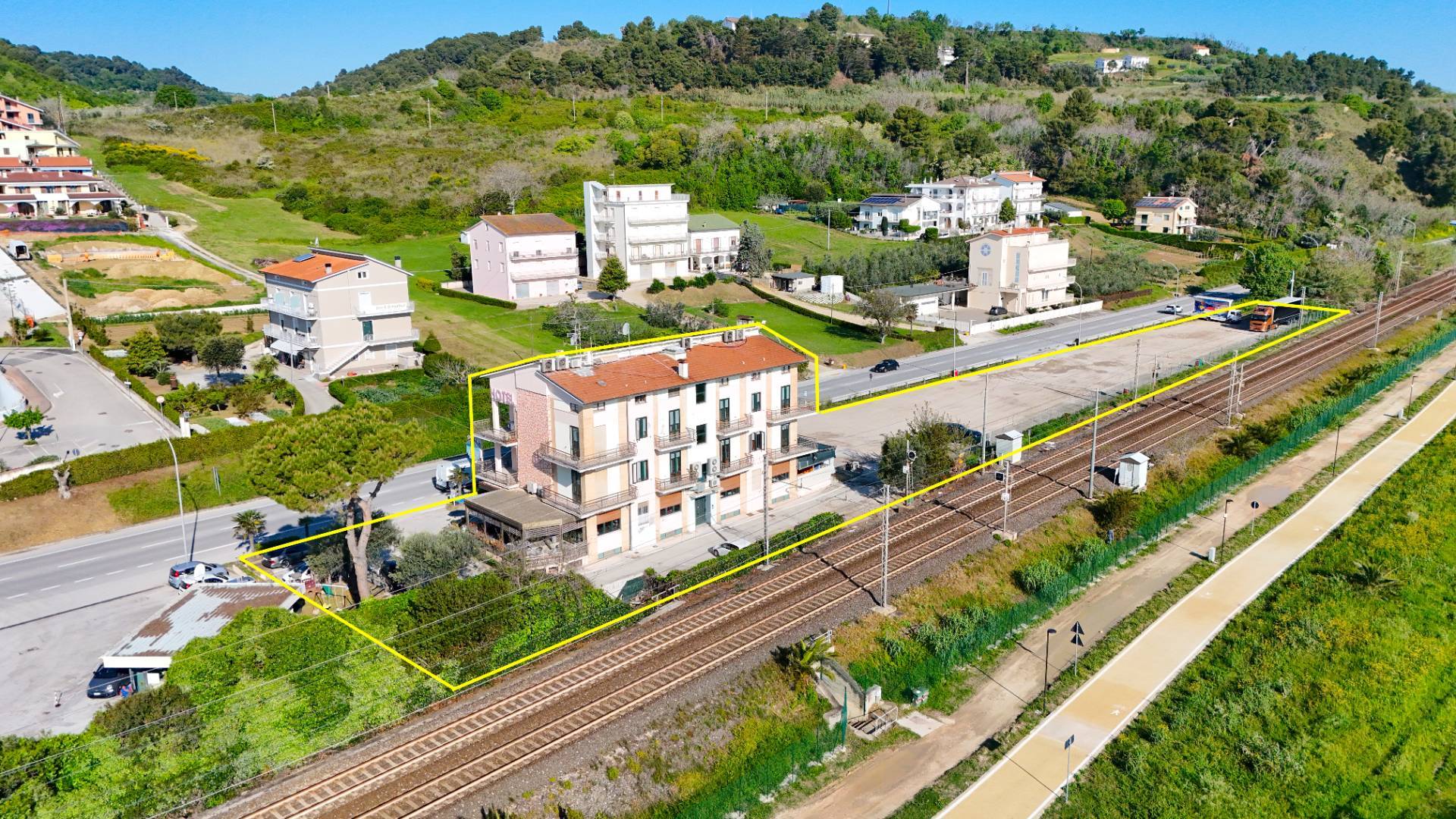 Immagine 41 di Albergo/B&B/Residence in vendita  in Contrada Montecantino 59 a Massignano