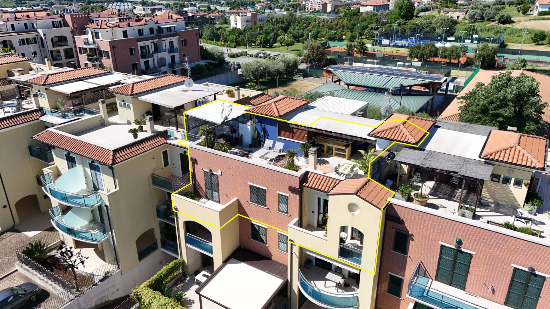 Immagine 83 di Appartamento in vendita  in Via Francesco Cilea 143 a Grottammare
