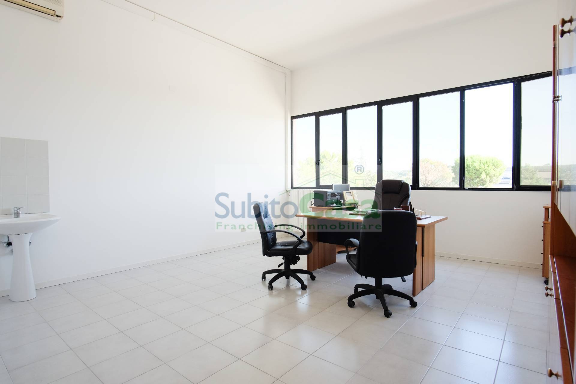 Immagine 1 di Ufficio in vendita  in Via Giuseppe Verdi a Chieti