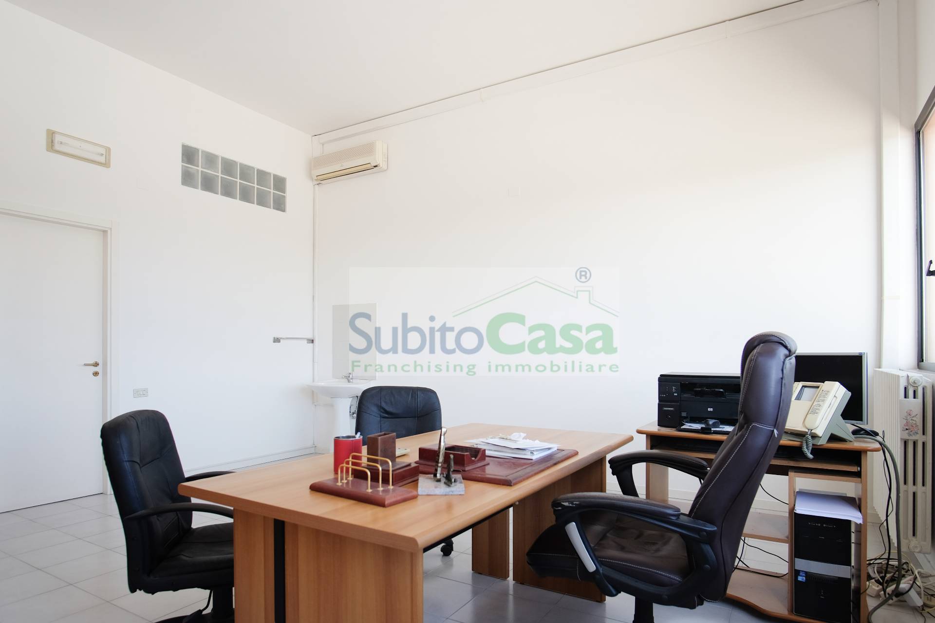 Immagine 3 di Ufficio in vendita  in Via Giuseppe Verdi a Chieti