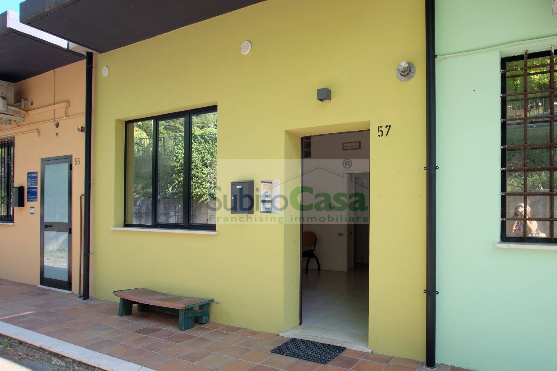 Immagine 18 di Ufficio in vendita  in Via Giuseppe Verdi a Chieti