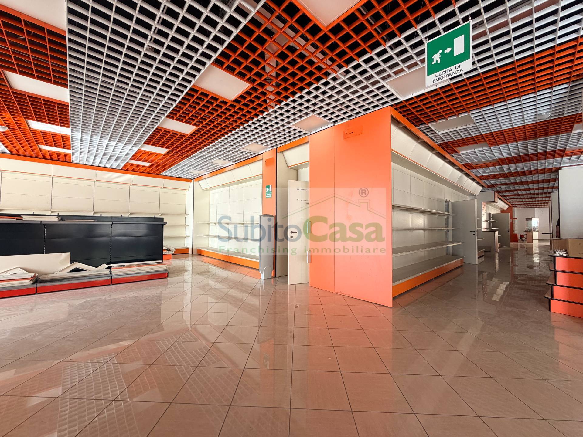 Immagine 5 di Locale commerciale in affitto  in via pietro nenni 216 a Paglieta