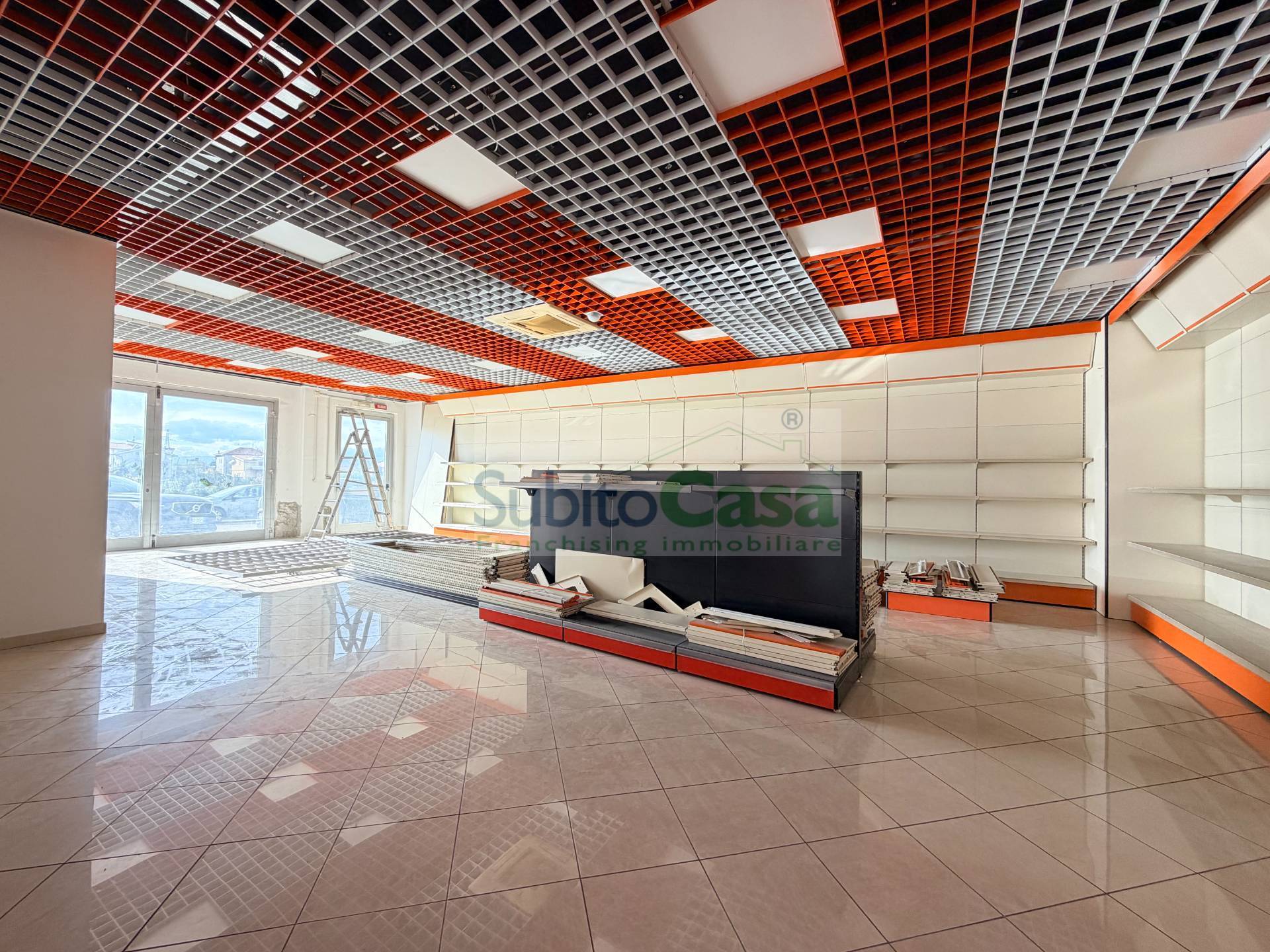 Immagine 6 di Locale commerciale in affitto  in via pietro nenni 216 a Paglieta