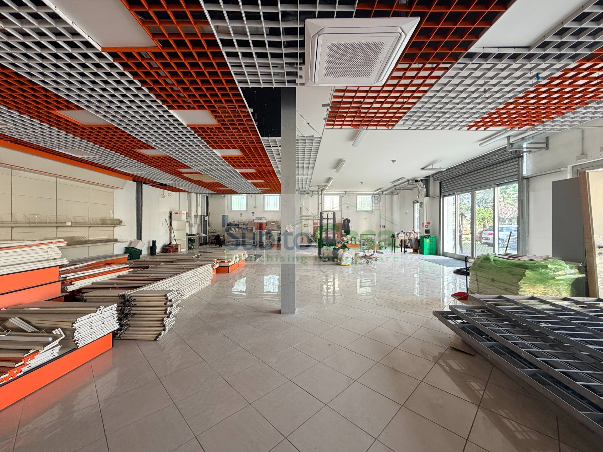 Immagine 11 di Locale commerciale in affitto  in via pietro nenni 216 a Paglieta