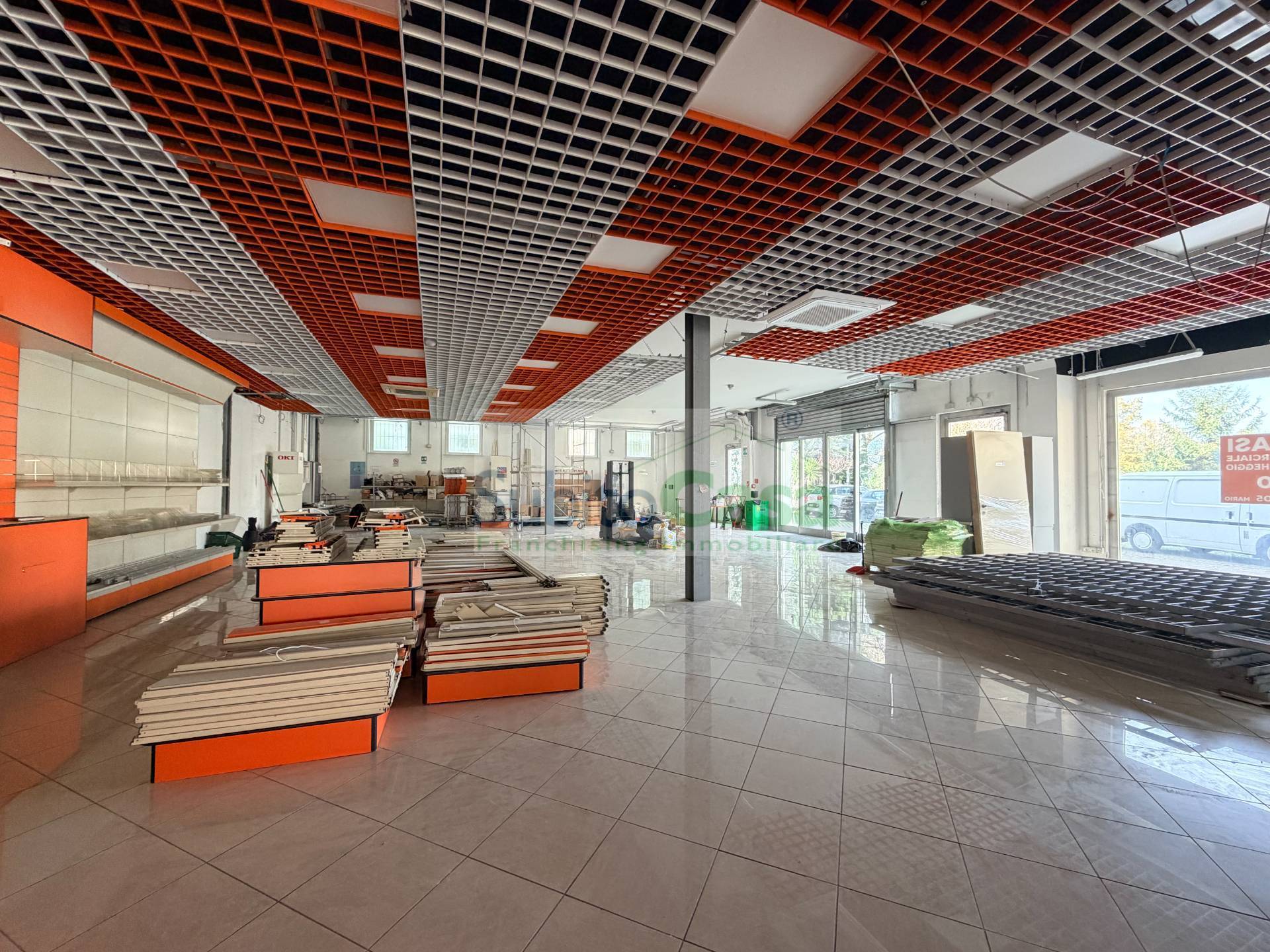 Immagine 10 di Locale commerciale in affitto  in via pietro nenni 216 a Paglieta