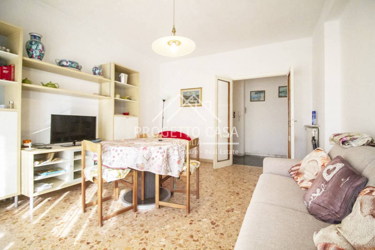 Immagine 5 di Appartamento in vendita  in via santa caterina a Camaiore