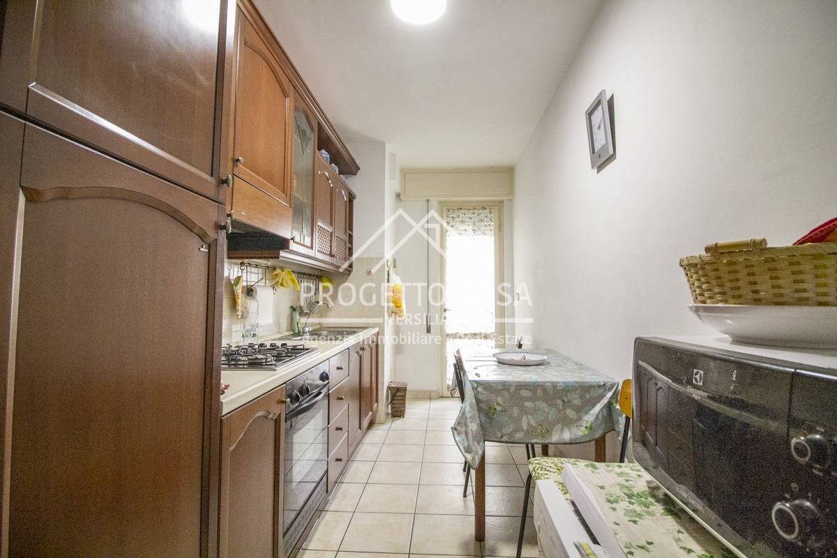 Immagine 7 di Appartamento in vendita  in via santa caterina a Camaiore