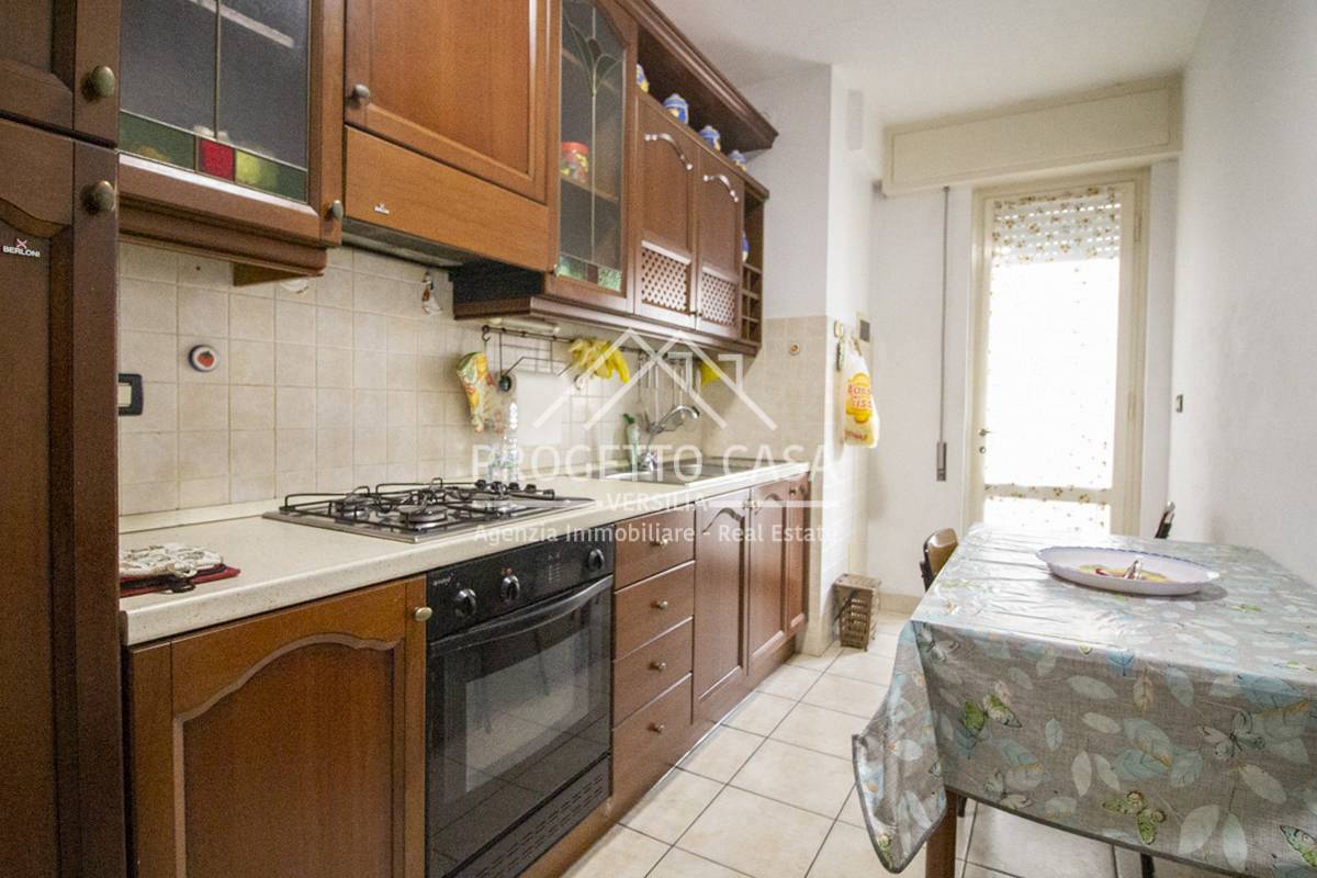 Immagine 8 di Appartamento in vendita  in via santa caterina a Camaiore