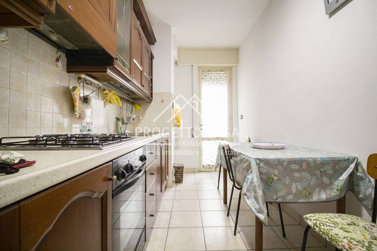 Immagine 9 di Appartamento in vendita  in via santa caterina a Camaiore