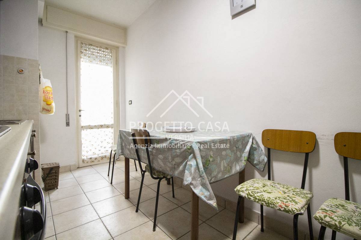 Immagine 10 di Appartamento in vendita  in via santa caterina a Camaiore