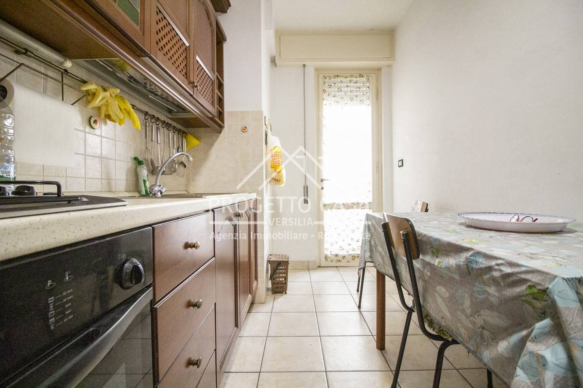 Immagine 12 di Appartamento in vendita  in via santa caterina a Camaiore