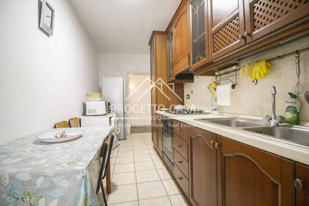 Immagine 14 di Appartamento in vendita  in via santa caterina a Camaiore